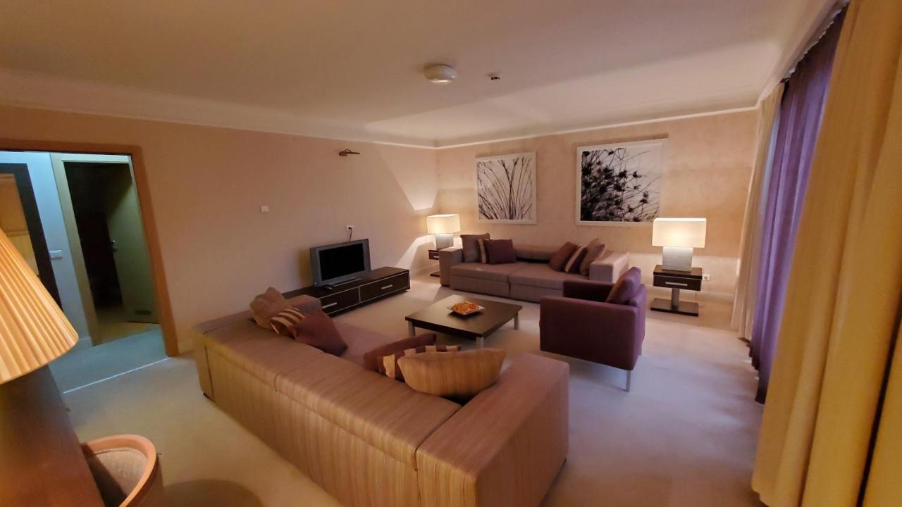Hotel Park איווניצה מראה חיצוני תמונה