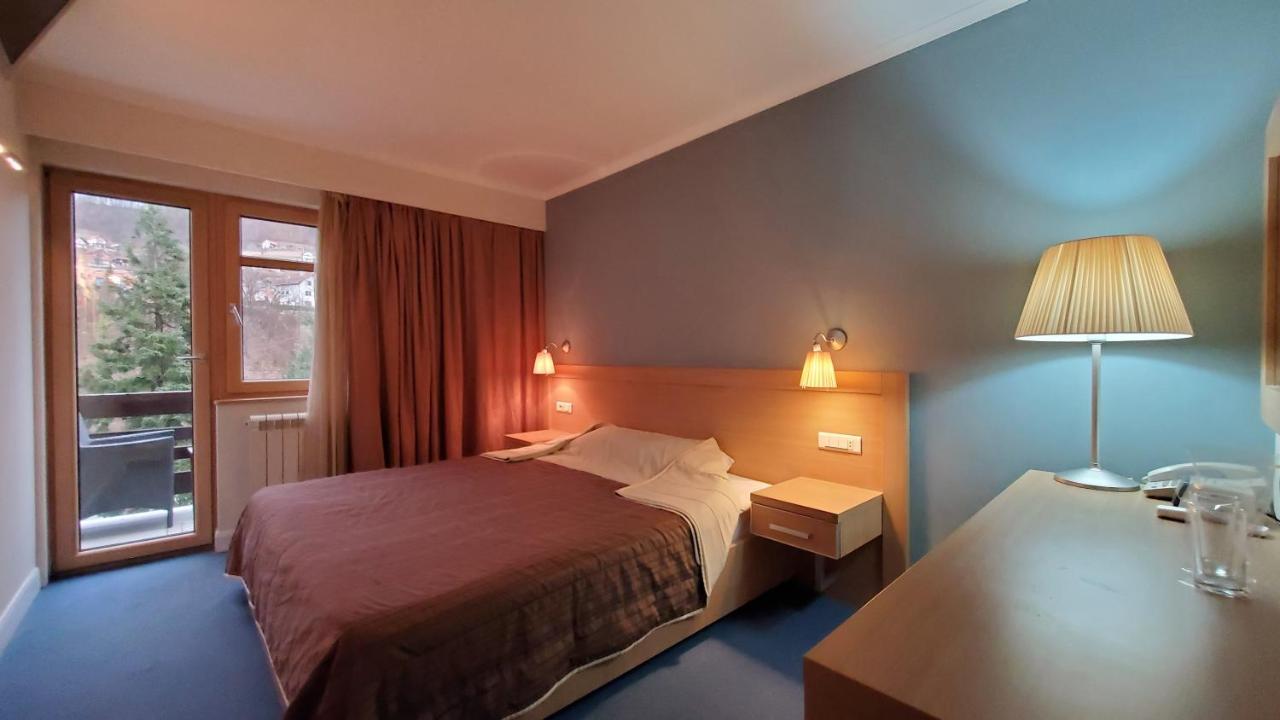 Hotel Park איווניצה מראה חיצוני תמונה