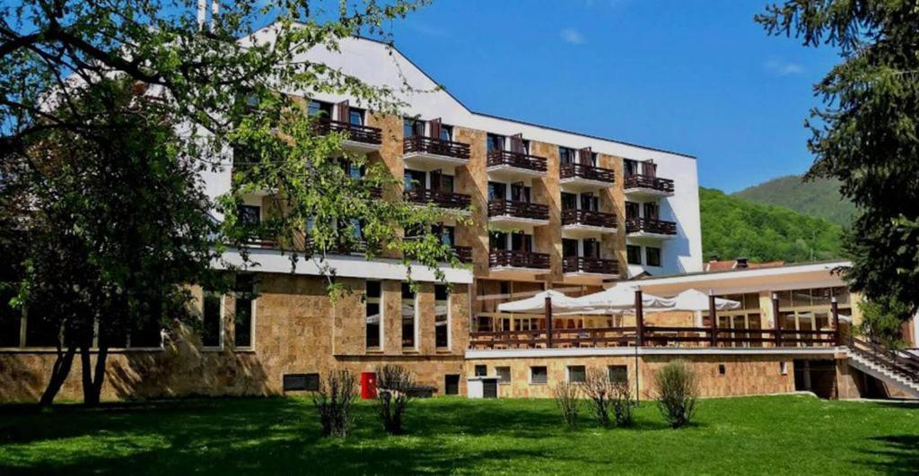 Hotel Park איווניצה מראה חיצוני תמונה