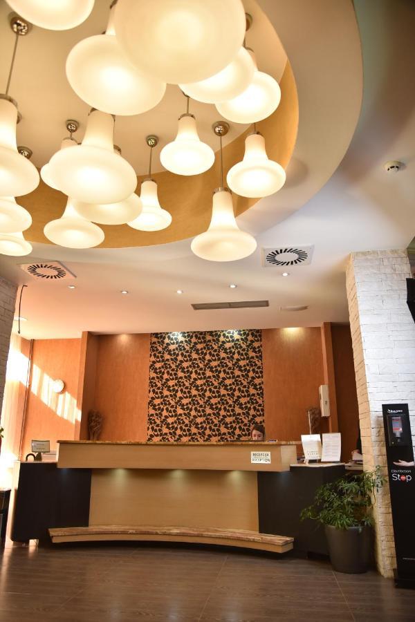 Hotel Park איווניצה מראה חיצוני תמונה