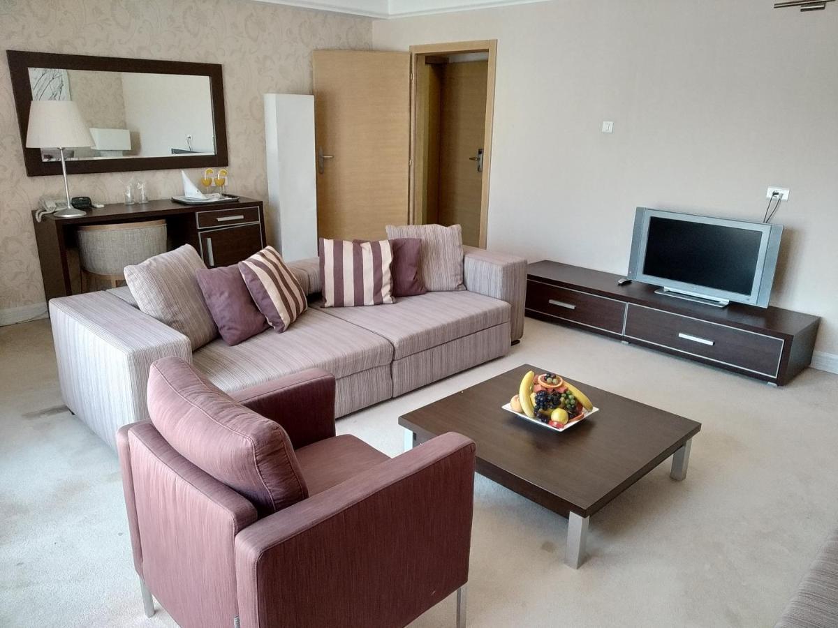 Hotel Park איווניצה מראה חיצוני תמונה