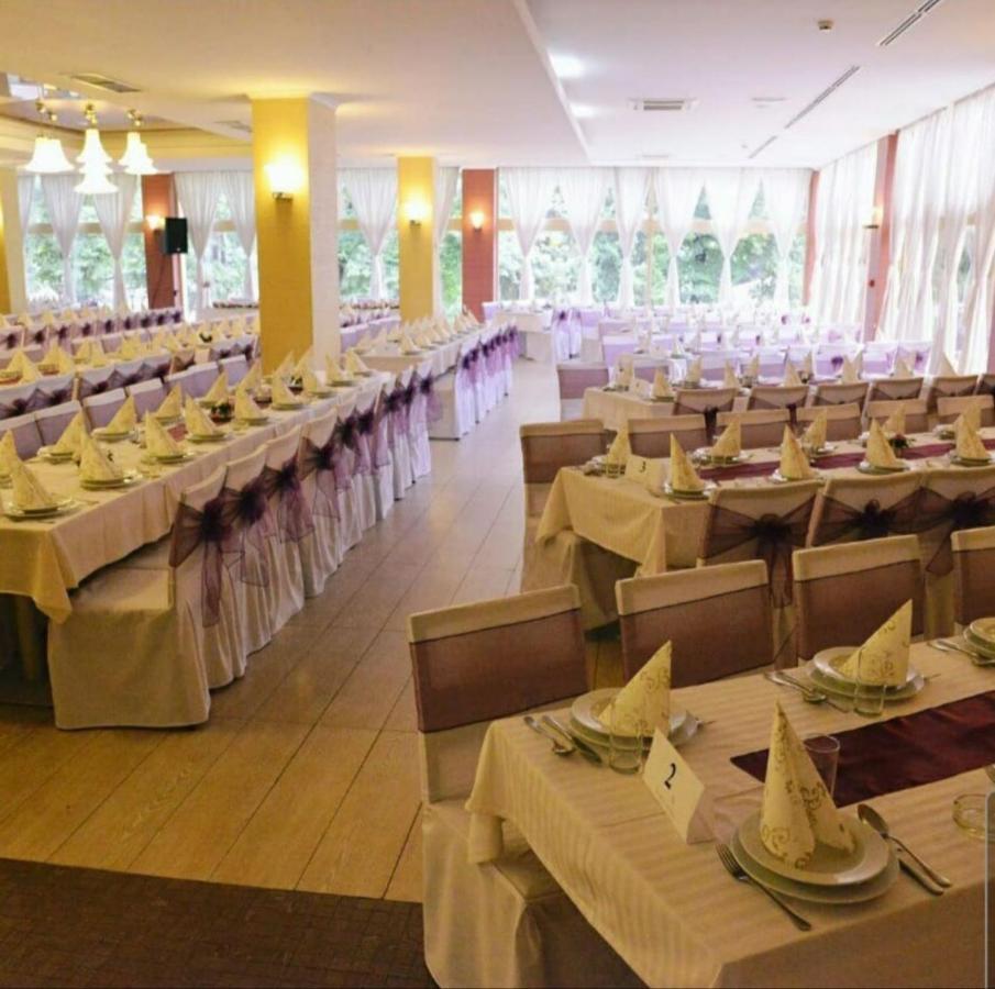 Hotel Park איווניצה מראה חיצוני תמונה