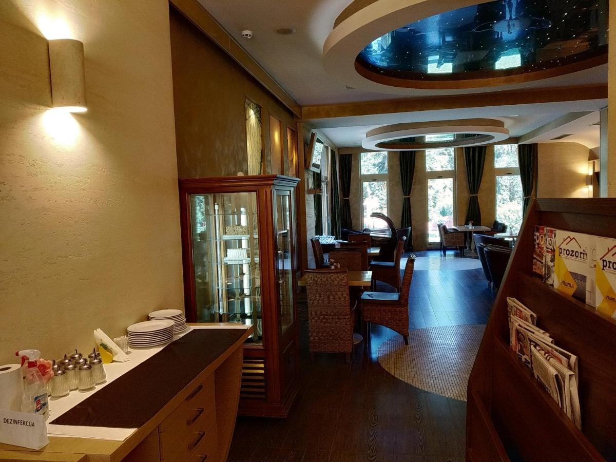 Hotel Park איווניצה מראה חיצוני תמונה