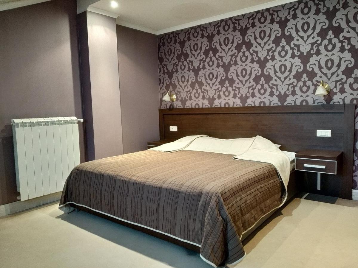 Hotel Park איווניצה מראה חיצוני תמונה